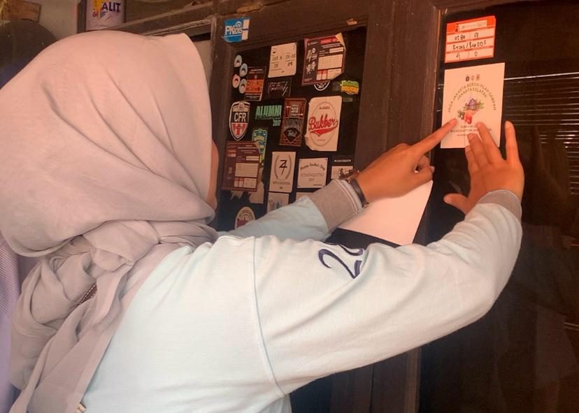 Penempelan Stiker Rumah Pilah Sampah dan Penimbangan Bank Sampah, Warga Kuningan Timur Didorong Kelola Sampah dari Sumber